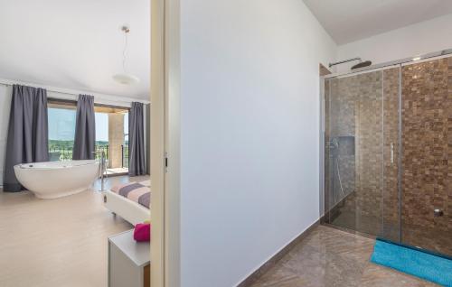 Ένα μπάνιο στο Villa Vanesa with Private Pool nearby Porec