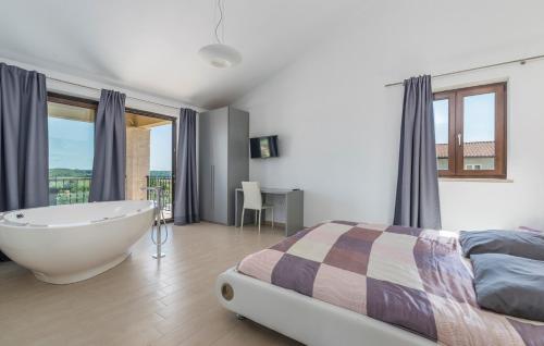 Ένα ή περισσότερα κρεβάτια σε δωμάτιο στο Villa Vanesa with Private Pool nearby Porec