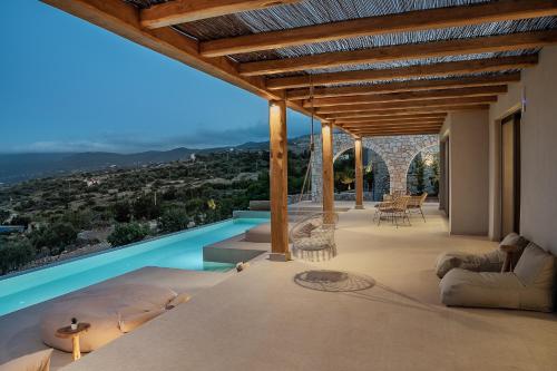Gallery image of SUOLO di GIOIA Villa with magnificent sea view and infinity pool 18*4m in Koríthion