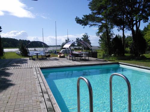 Bazén v ubytování Paatsalu Camping nebo v jeho okolí