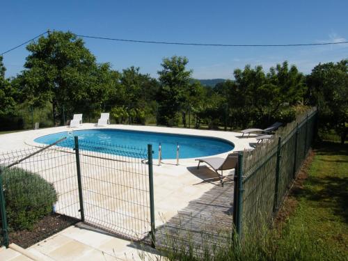 Bazén v ubytování LOU MALINBOUZAT, villa climatisée avec piscine privée nebo v jeho okolí