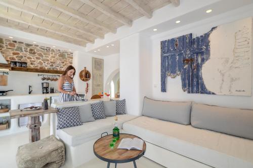Gallery image of Honey & Cinnamon Luxury Suite in Naxos Chora