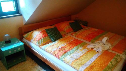 Ein Bett oder Betten in einem Zimmer der Unterkunft Penzion U Tkadlen