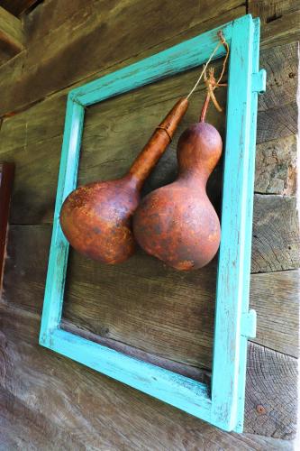 two utensils hanging on a wooden wall at Villa Pepeljuga kuća za odmor in Vižovlje
