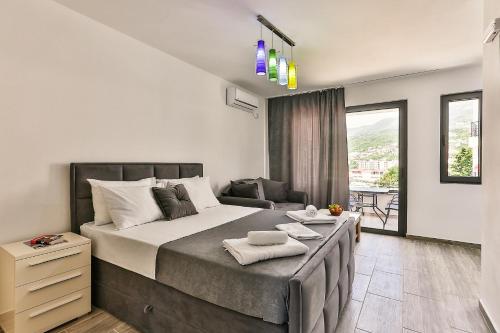 Cama ou camas em um quarto em Lux Apartmani Djukic
