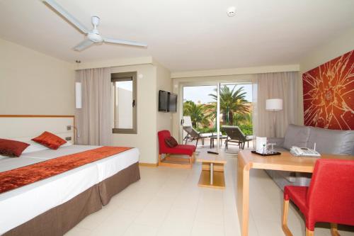 Afbeelding uit fotogalerij van Hotel Riu Calypso - Adults Only in Playa Jandia