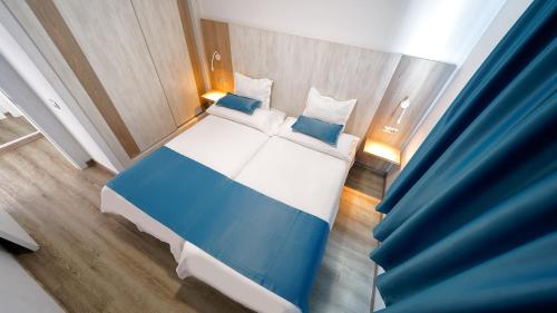 Säng eller sängar i ett rum på OCEAN HILL - Adults Only