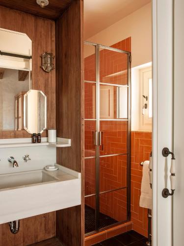 a bathroom with a shower and a sink at La Bionda Hotel - Adults Only in Begur