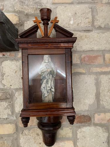 a picture of a statue in a frame on a wall at Kusper Vendégház 1846 in Bükkzsérc