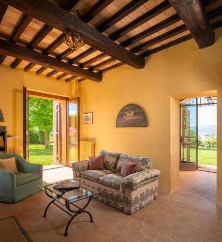a living room with a couch and a table at Fonte Sala in Montefalco