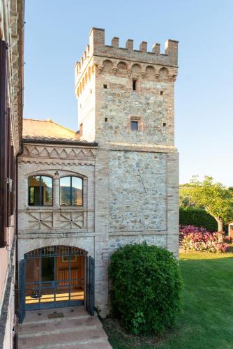 a building with a tower on the side of it at Fonte Sala in Montefalco