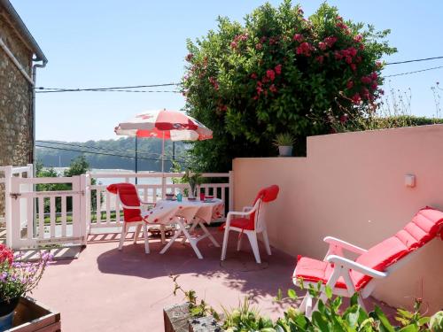 Photo de la galerie de l'établissement Apartment Le Clos du Port 1 by Interhome, à Saint-Cast-le-Guildo