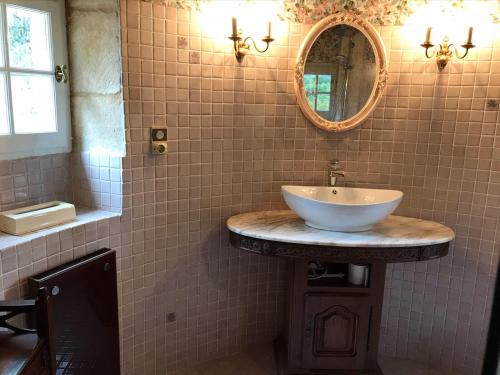 Ένα μπάνιο στο Le Petit Chateau - adults only property