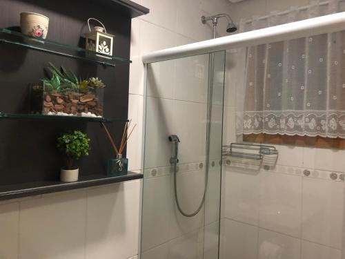 Ванна кімната в Apartamento novo no Condomínio Vista do Quilombo a 50 metros do Hard Rock Café