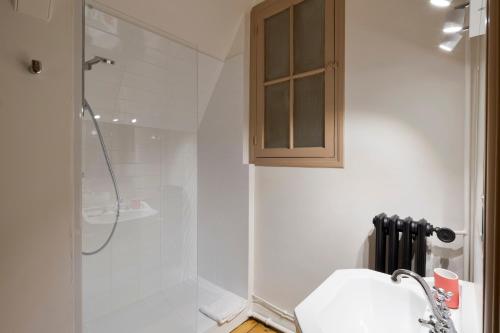 Et badeværelse på La Villa ker Alexis by Cocoonr - Villa Balnéaire dans Saint-Malo