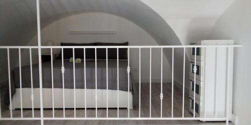 Bunk bed o mga bunk bed sa kuwarto sa Appartamento Antica Ruvo