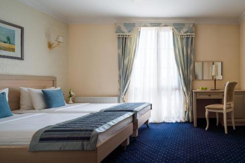 Postel nebo postele na pokoji v ubytování Mozart Hotel