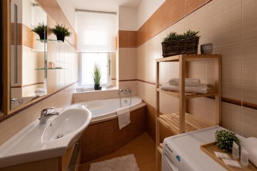 Bilik mandi di Luxury apartment in prime location