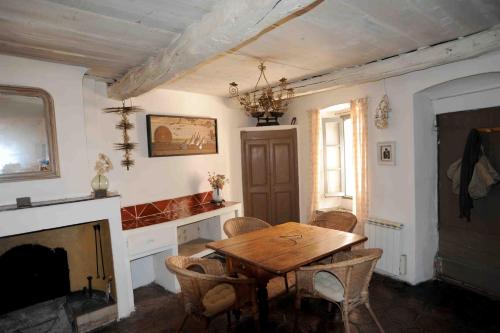Gallery image of Appartement dans le ciel in Tourtour