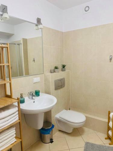 a bathroom with a white sink and a toilet at Apartament przy plaży in Władysławowo