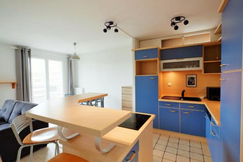 Majoituspaikan 70 m2 avec Balcons et Parking keittiö tai keittotila