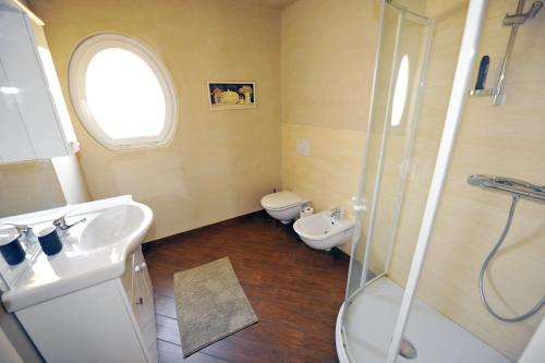 a bathroom with a shower and a sink and a toilet at Casa Costa Outlet 4 in Serravalle Scrivia