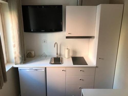 New and Unique Charming Studio at Campolide - 2A