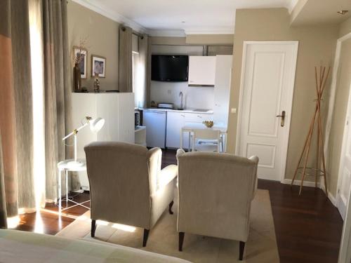 New and Unique Charming Studio at Campolide - 2A