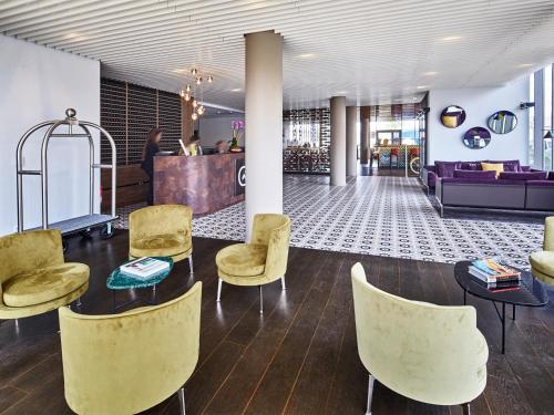Radisson Hôtel Bordeaux Saint-Jeanにあるシーティングエリア