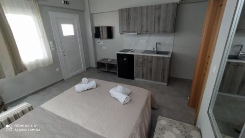 Posteľ alebo postele v izbe v ubytovaní ONAR by the sea Luxurious Apartments