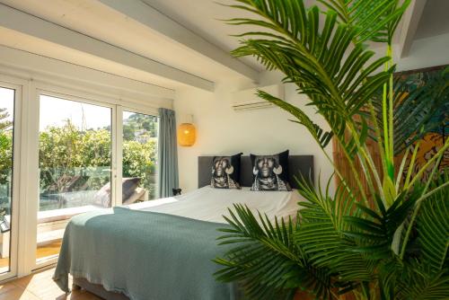 A bed or beds in a room at Caballito de Mar Boutique Hotel