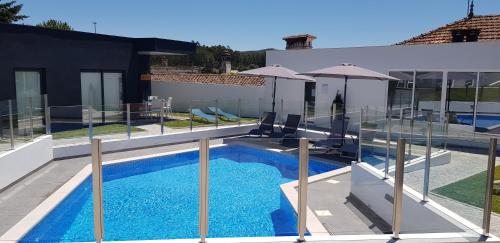 a swimming pool in the middle of a house at Artvilla Tourism Houses in Castanheira de Pêra