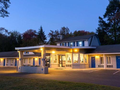 POCONO NIGHT LODGE – Photos 3