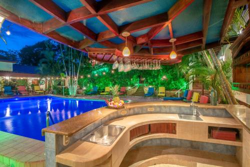 Πισίνα στο ή κοντά στο Hotel Villas Lirio