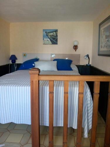 a bedroom with a bed with blue pillows at Rosas-Puig Rom -VISTA MAR in Roses