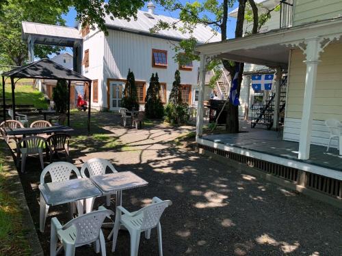 a patio with tables and chairs on a house at Auberge Internationale de Rivière-du-Loup in Rivière-du-Loup