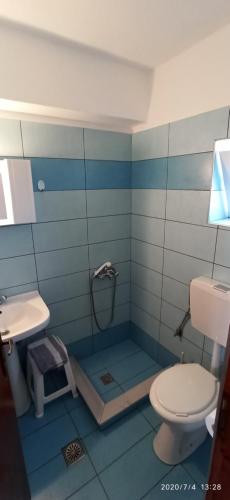 Bilik mandi di Ambeles Apartments