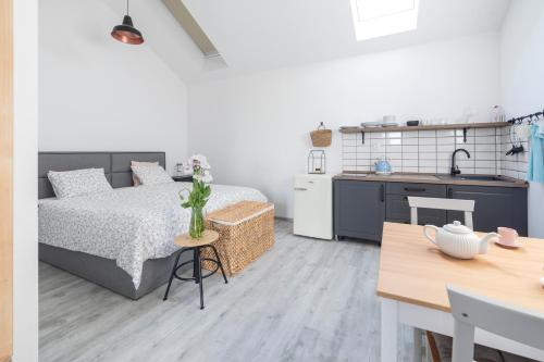 a small bedroom with a bed and a kitchen at Babyky apartmány in Jindrichuv Hradec