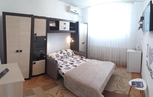 a small bedroom with a bed and a desk at Casa Matilda in Constanţa