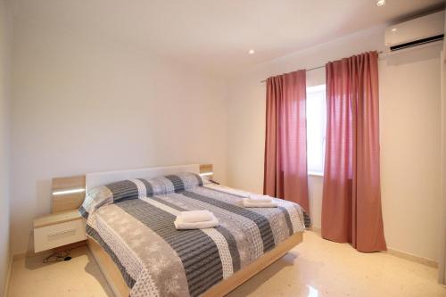 Un pat sau paturi într-o cameră la Villa Minu