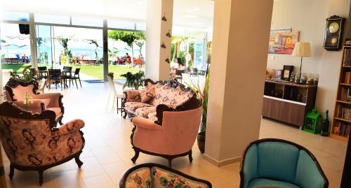 a room with couches and chairs in a store at Gumuldur Mavi Deniz Hotel in Gumuldur