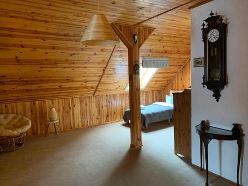 Postel nebo postele na pokoji v ubytování Domek nad Śniardwami