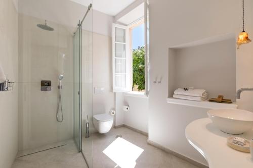 A bathroom at Acanthus blue