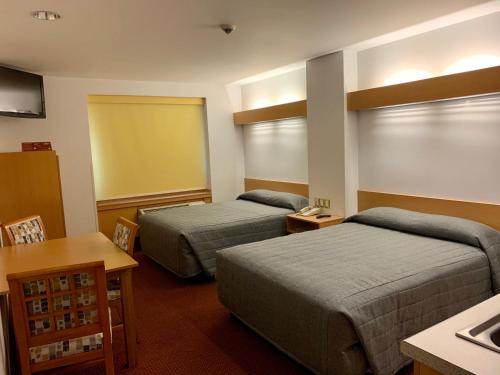 Posteľ alebo postele v izbe v ubytovaní Intercity Zapopan