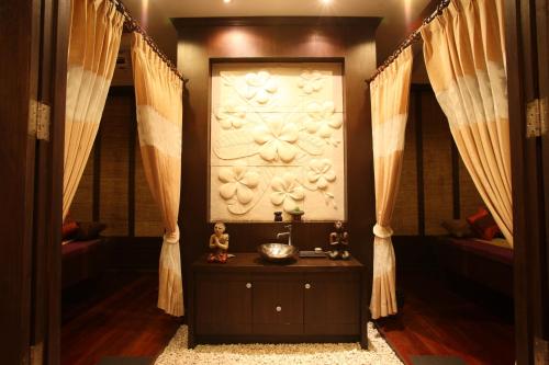 a room with a table and a wall with curtains at Annika Koh Chang , Formerly Ramayana Koh Chang Resort & Spa in Ko Chang