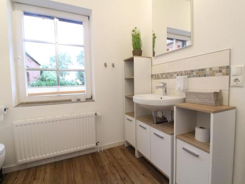 Ванна кімната в Charming Holiday Home in Robertsdorf on Baltic Coast