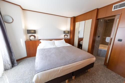 Foto dalla galleria di Goldstar Apartments & Suites a Nizza