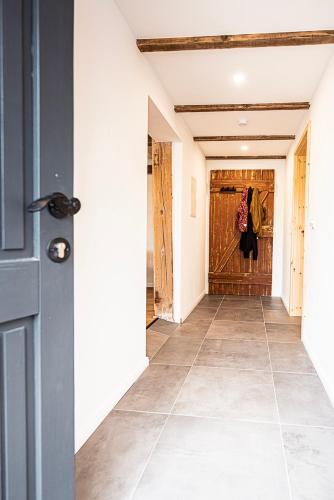 a hallway with a door leading to a room with a closet at Landhaus Fiete in Ihlow