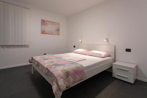 Postel nebo postele na pokoji v ubytování Seaview APARTMENTS HOJA