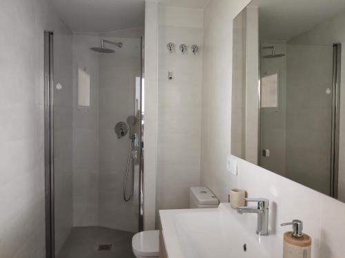 Ванна кімната в BlancMar Apartament